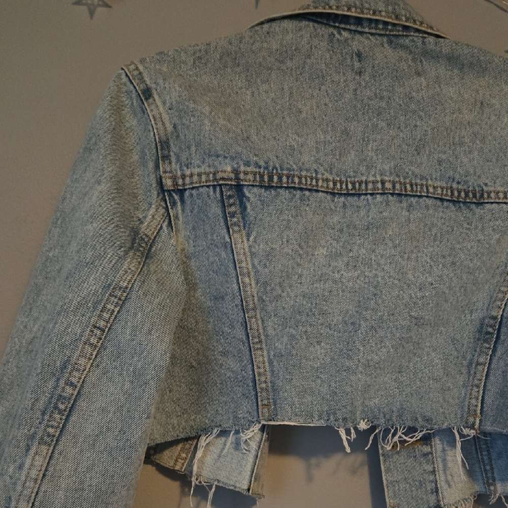 Cropped Distressed Denim Jacket - Picture 10 of 16